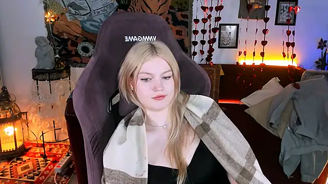 Snapshot of GraceGlamour chatting on 02.28.25 GraceGlamour online show from 02.28.25