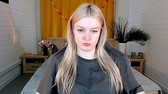 Snapshot of GraceGlamour chatting on 03.04.25 GraceGlamour online show from 03.04.25