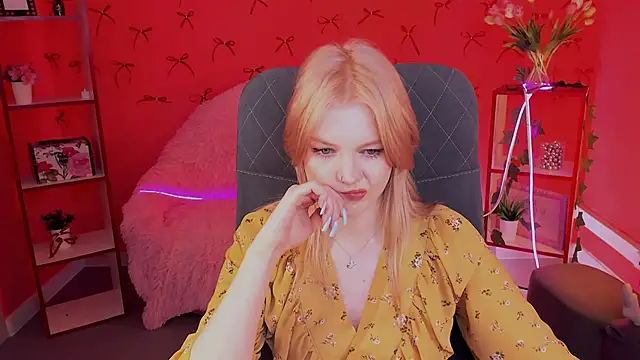 Snapshot of GraceGlamour chatting on 03.07.25 GraceGlamour online show from 03.07.25