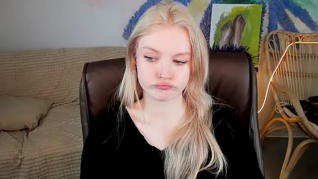 Snapshot of GraceGlamour chatting on 03.12.25 GraceGlamour online show from 03.12.25