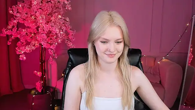 Snapshot of GraceGlamour chatting on 03.14.25 GraceGlamour online show from 03.14.25