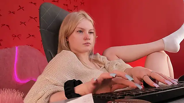 Snapshot of GraceGlamour chatting on 03.19.25 GraceGlamour online show from 03.19.25