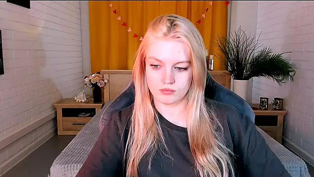 Snapshot of GraceGlamour chatting on 03.21.25 GraceGlamour online show from 03.21.25