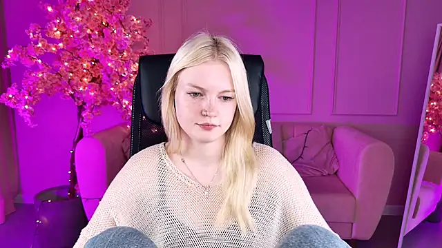 Snapshot of GraceGlamour chatting on 09.10.25 GraceGlamour online show from 09.10.25