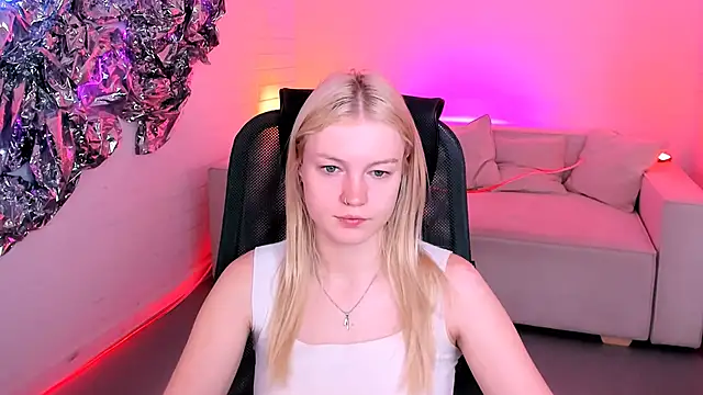 Snapshot of GraceGlamour chatting on 09.13.25 GraceGlamour online show from 09.13.25