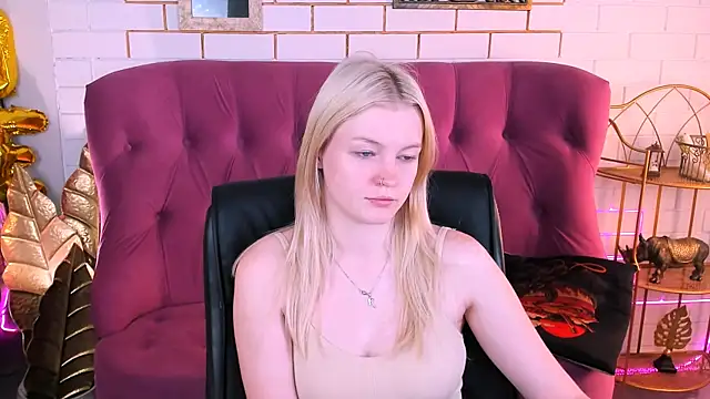 Snapshot of GraceGlamour chatting on 09.18.25 GraceGlamour online show from 09.18.25