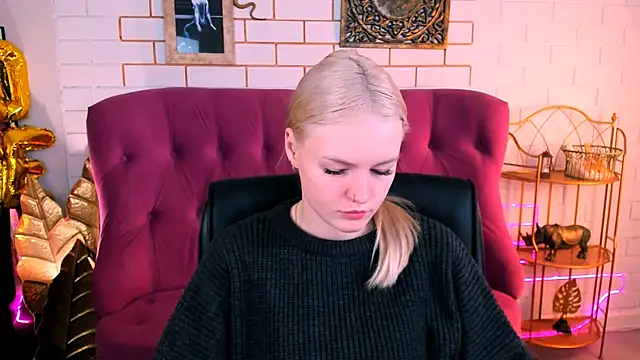 Snapshot of GraceGlamour chatting on 09.29.25 GraceGlamour online show from 09.29.25