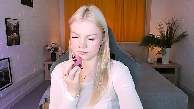 Snapshot of GraceGlamour chatting on 10.10.25 GraceGlamour online show from 10.10.25