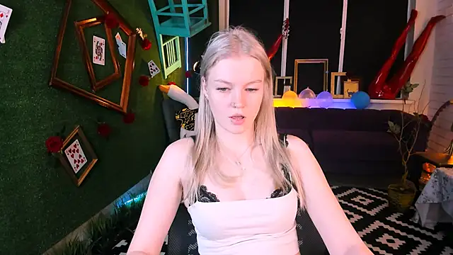 Snapshot of GraceGlamour chatting on 10.16.25 GraceGlamour online show from 10.16.25