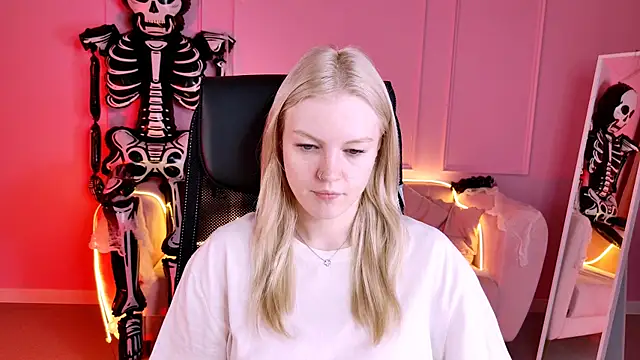 Snapshot of GraceGlamour chatting on 10.22.25 GraceGlamour online show from 10.22.25