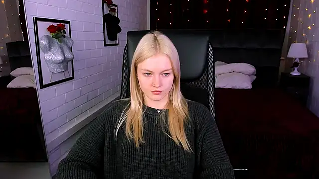 Snapshot of GraceGlamour chatting on 11.02.25 GraceGlamour online show from 11.02.25