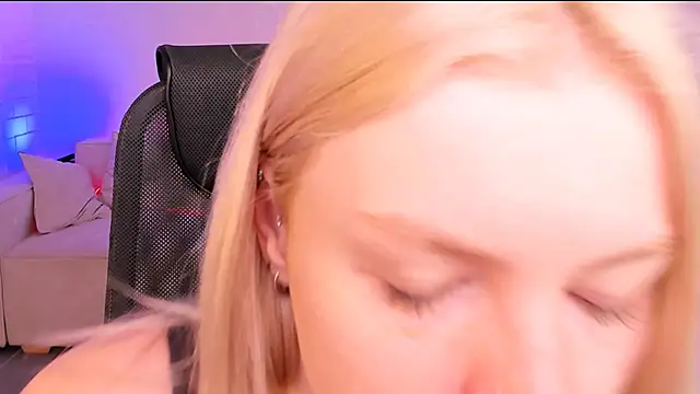 Snapshot of GraceGlamour chatting on 11.04.25 GraceGlamour online show from 11.04.25