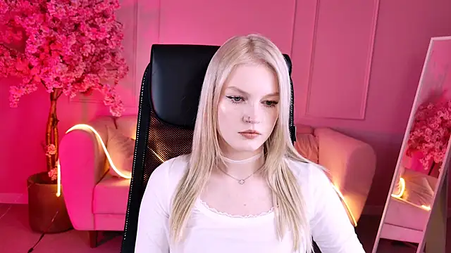 Snapshot of GraceGlamour chatting on 11.12.25 GraceGlamour online show from 11.12.25