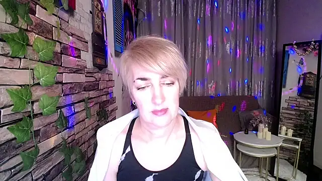 Hot Girl87 online show from 12.07.24