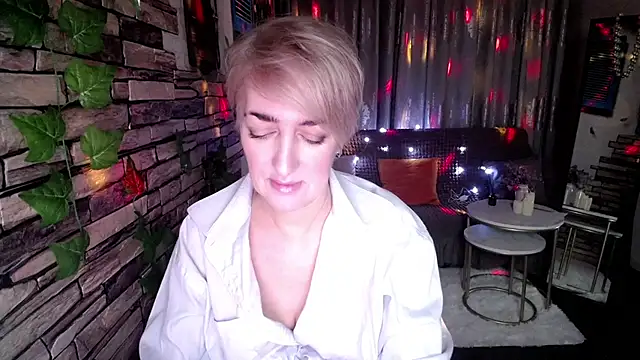 Hot Girl87 online show from 12.09.24