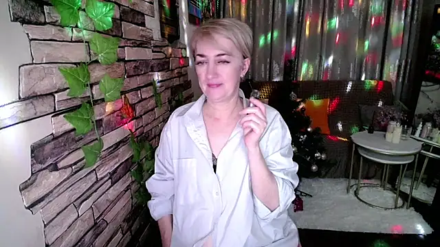 Hot Girl87 online show from 12.15.24