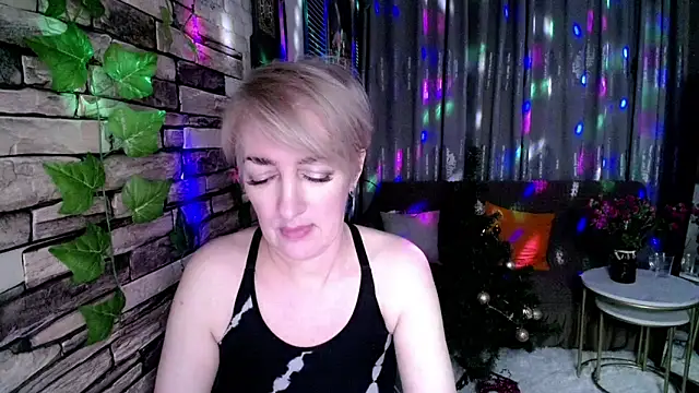 Hot Girl87 online show from 12.16.24