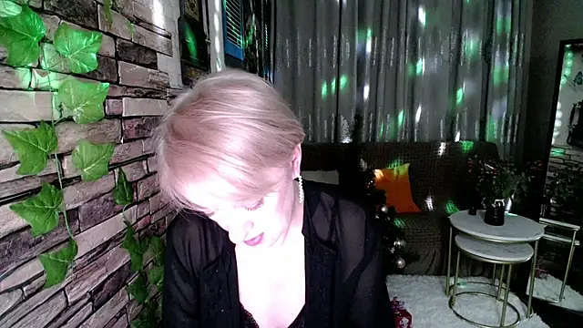 Hot Girl87 online show from 12.19.24