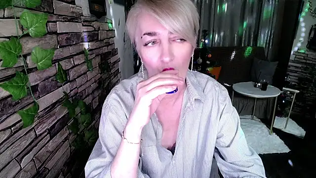 Hot Girl87 online show from 01.05.25