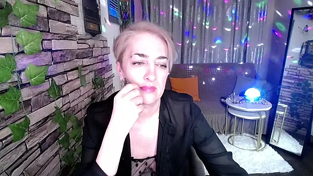 Hot Girl87 online show from 01.29.25