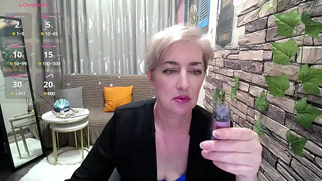 Hot Girl87 online show from 02.04.25