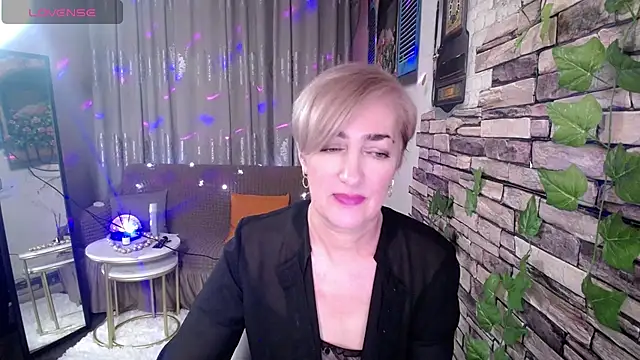 Hot Girl87 online show from 02.05.25