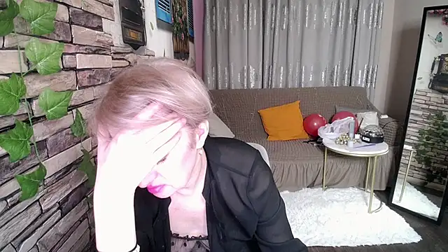 Hot Girl87 online show from 02.13.25