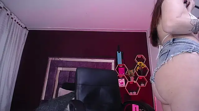 Snapshot of AnabelleGron chatting on 11.06.25 AnabelleGron online show from 11.06.25