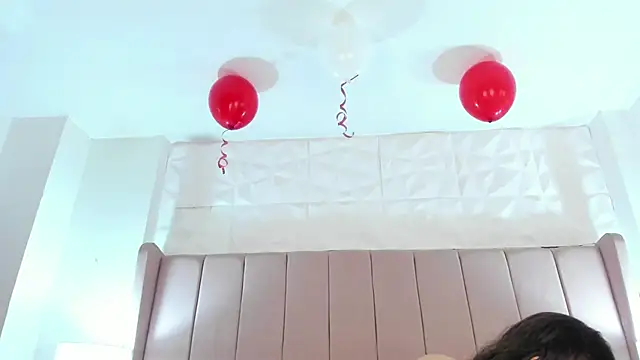 Snapshot of MollyBigBoobs12 chatting on 02.14.25 MollyBigBoobs12 online show from 02.14.25