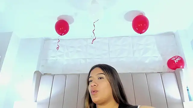 Snapshot of MollyBigBoobs12 chatting on 02.21.25 MollyBigBoobs12 online show from 02.21.25