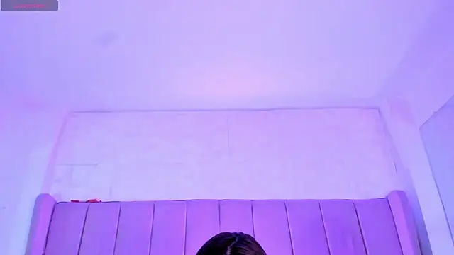 Snapshot of MollyBigBoobs12 chatting on 03.20.25 MollyBigBoobs12 online show from 03.20.25