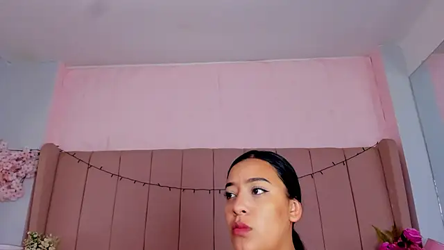 Snapshot of MollyBigBoobs12 chatting on 10.02.25 MollyBigBoobs12 online show from 10.02.25