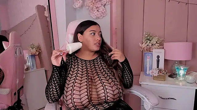 Snapshot of MollyBigBoobs12 chatting on 10.07.25 MollyBigBoobs12 online show from 10.07.25