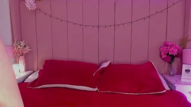 Snapshot of MollyBigBoobs12 chatting on 11.06.25 MollyBigBoobs12 online show from 11.06.25