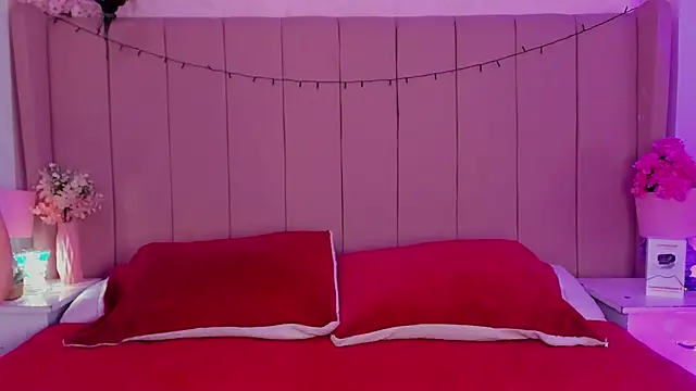 Snapshot of MollyBigBoobs12 chatting on 11.14.25 MollyBigBoobs12 online show from 11.14.25