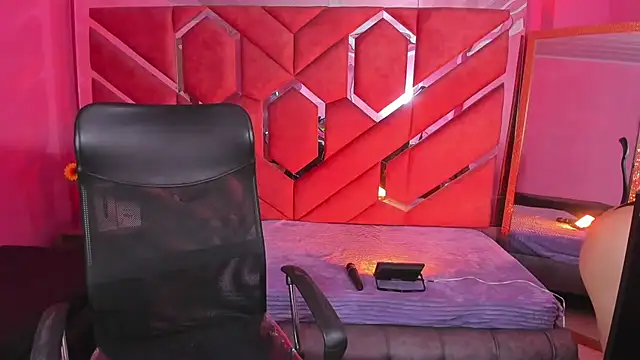 Snapshot of Eimy_Sexy_ chatting on 10.27.25 Eimy Sexy online show from 10.27.25