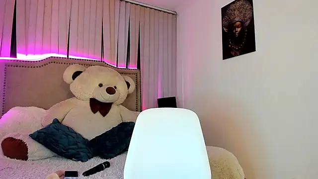 Snapshot of Valentina_Se chatting on 12.18.24 Valentina Se online show from 12.18.24