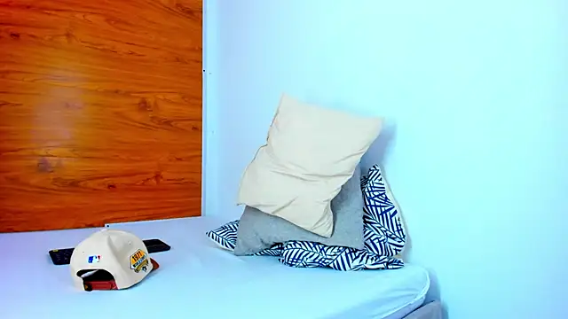 EVAN XOX online show from 12.18.24