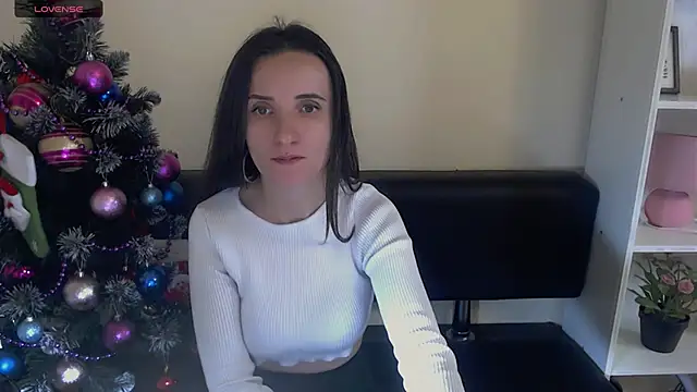 Snapshot of LaimaV_ chatting on 12.22.24 LaimaV online show from 12.22.24