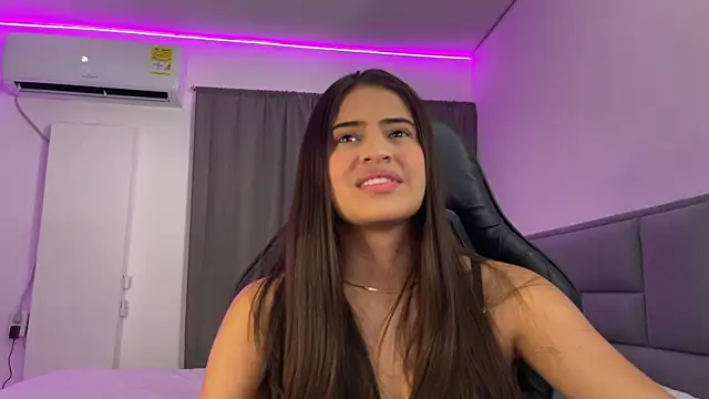 Snapshot of dereckbrownn chatting on 03.18.25 dereckbrownn online show from 03.18.25