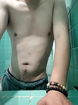 Snapshot of andylow88 chatting on 12.19.24 andylow88 online show from 12.19.24