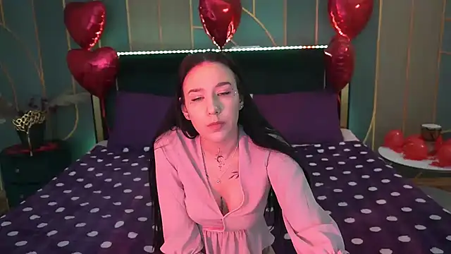 NikkiGoldSide online show from 02.18.25