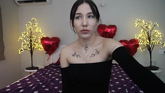 NikkiGoldSide online show from 02.26.25