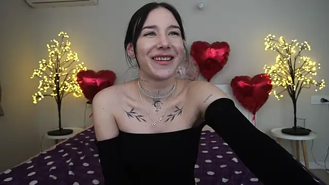 NikkiGoldSide online show from 02.26.25