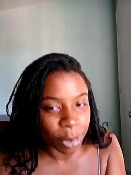 Snapshot of miamiworld chatting on 02.10.25 miamiworld online show from 02.10.25