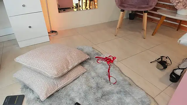 Sapphire Venuss online show from 02.10.25