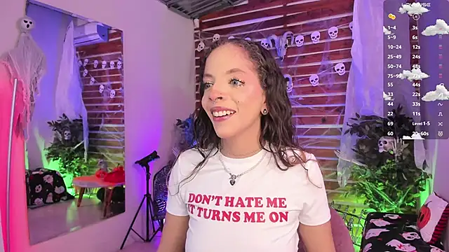 Sapphire Venuss online show from 10.17.25