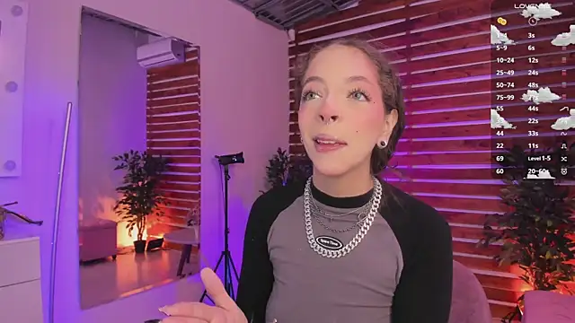 Sapphire Venuss online show from 11.15.25