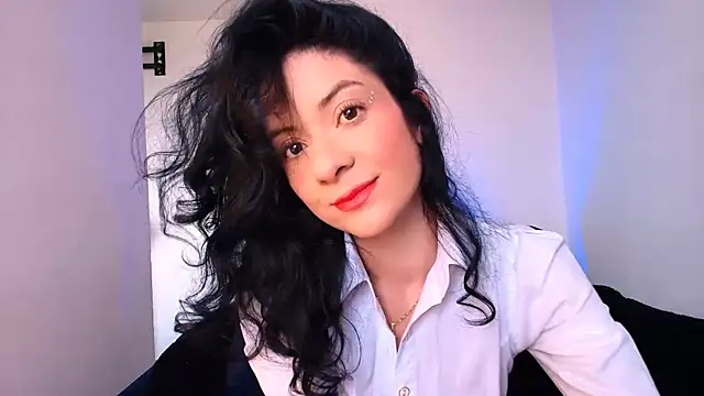 Snapshot of miabeautyxx chatting on 02.11.26 miabeautyxx online show from 02.11.26