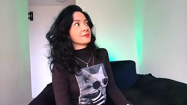 Snapshot of miabeautyxx chatting on 02.14.26 miabeautyxx online show from 02.14.26